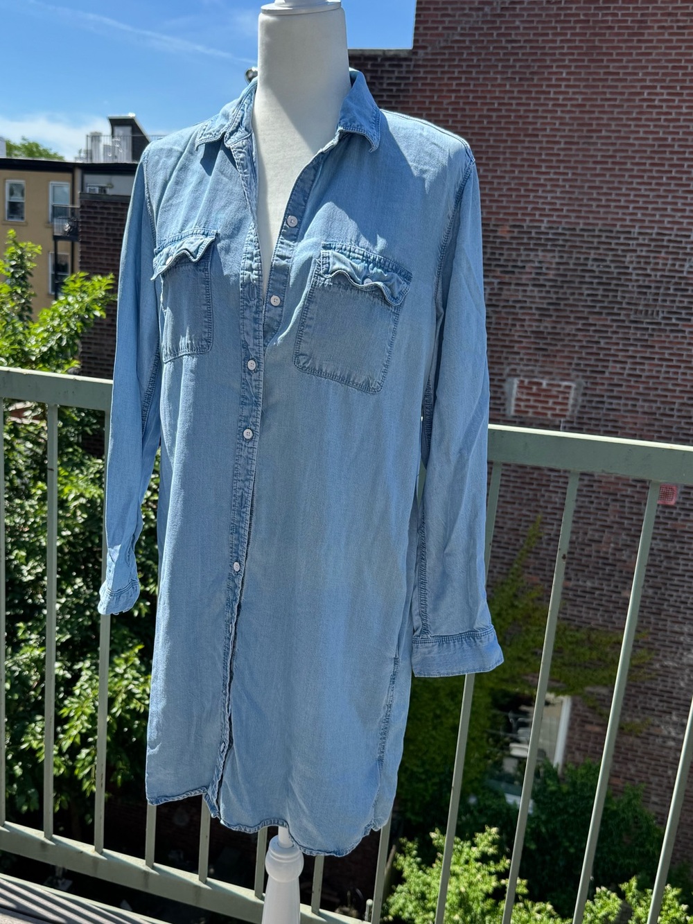 Vintage GAP Pale Blue Chambray relaxed fit Button-Up dress